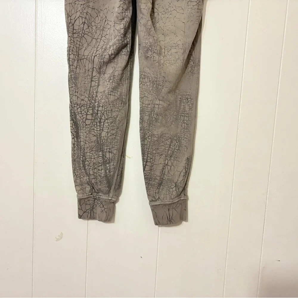 Lululemon Warm Down Joggers Thread Dye Rover Black Size 4 Actiwear, Workout